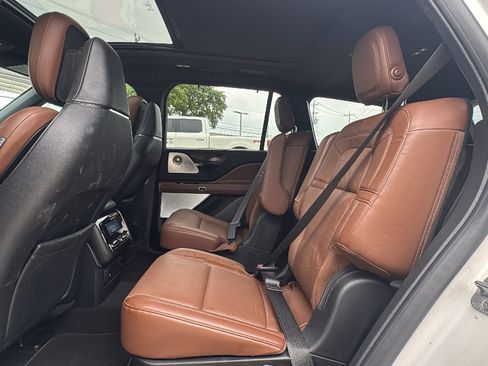 Used 2020 Lincoln Aviator Reserve w/ Equipment Group 201A RWD image 15