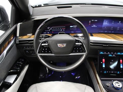 Certified 2025 Cadillac Escalade ESV Sport Platinum image 21