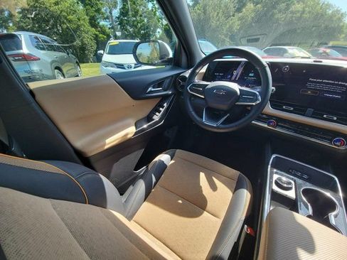 Used 2025 Chevrolet Equinox ACTIV w/ Safety and Technology Package FWD image 7