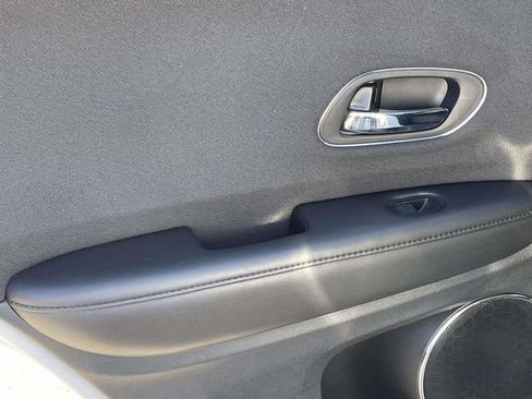 Used 2019 Honda HR-V EX image 10
