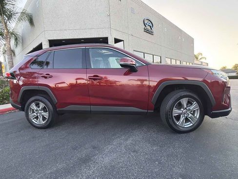 Used 2022 Toyota RAV4 XLE w/ Convenience Package FWD image 11
