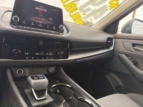 Certified 2022 Nissan Rogue SV image 30