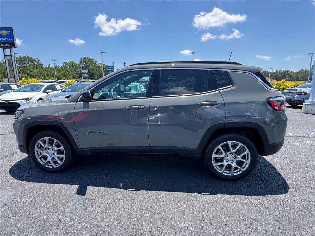 Used 2023 Jeep Compass Latitude AWD/4WD image 6