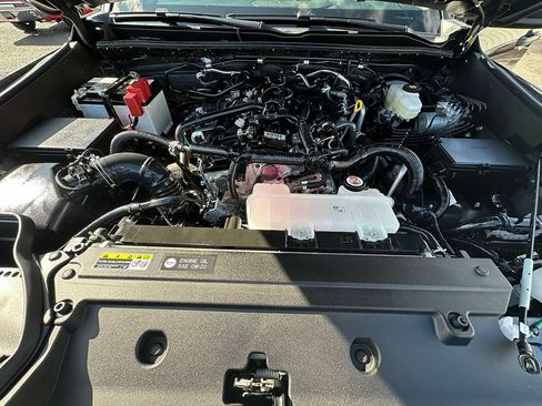 Used 2025 Toyota 4Runner SR5 AWD/4WD image 30