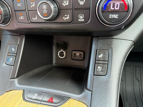 Used 2019 GMC Acadia Denali w/ Technology Package FWD image 36