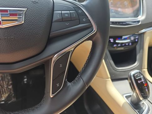 Used 2017 Cadillac XT5 Premium Luxury w/ LPO, Wheel Lock Package AWD/4WD image 18