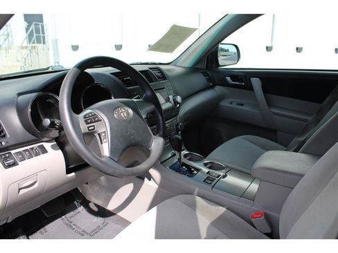 Used 2012 Toyota Highlander 4WD w/ Tech Pkg image 9