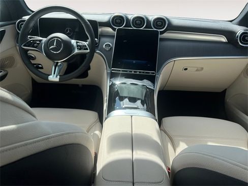 Used 2025 Mercedes-Benz GLC 300 4MATIC image 10
