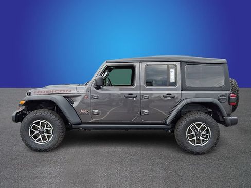 Used 2025 Jeep Wrangler Unlimited Rubicon w/ Convenience Group AWD/4WD image 7