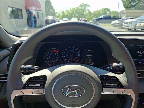 Certified 2023 Hyundai Elantra SEL FWD image 19