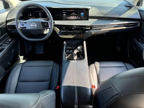 Used 2025 Nissan Murano SV image 10