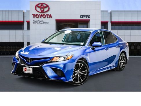 Certified 2020 Toyota Camry SE image 1