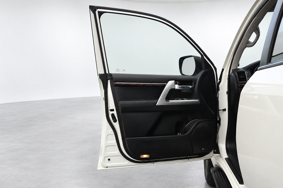 Used 2015 Toyota Land Cruiser AWD/4WD image 24