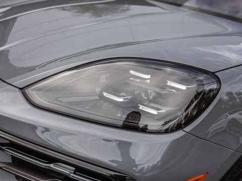 Certified 2025 Porsche Cayenne image 25