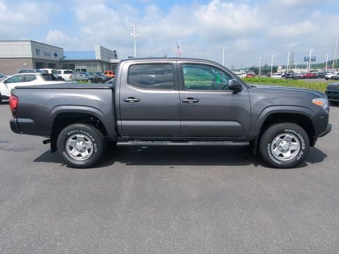 Used 2021 Toyota Tacoma SR AWD/4WD image 9