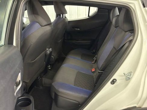 Used 2022 Toyota C-HR XLE FWD image 10