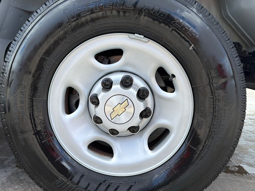 Used 2025 Chevrolet Express 2500 w/ Driver Convenience Package RWD image 33