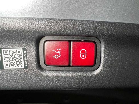 New 2025 Mercedes-Benz C 300 4MATIC Sedan image 16