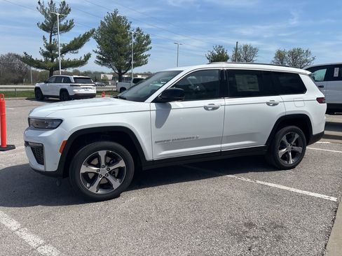 New 2026 Jeep Grand Cherokee L Limited AWD/4WD image 16