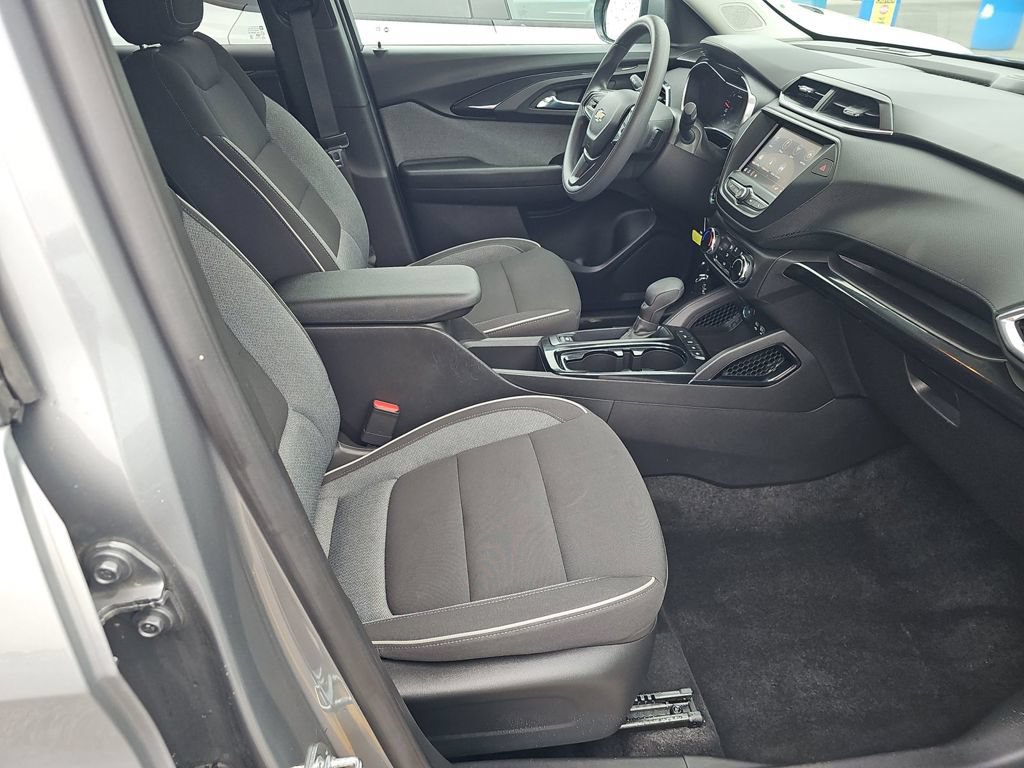 Used 2023 Chevrolet TrailBlazer LT FWD image 13