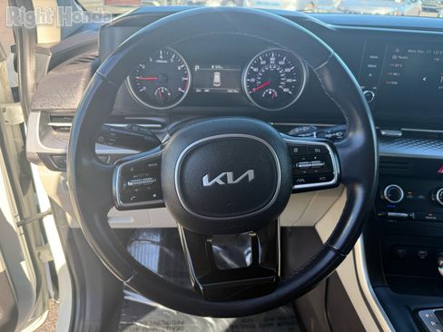 Used 2024 Kia Carnival LX image 15