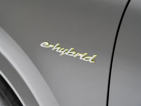 New 2026 Porsche Cayenne E-Hybrid image 13