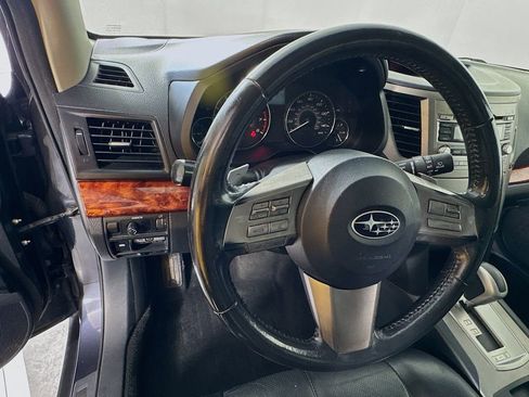 Used 2010 Subaru Outback 2.5i Limited AWD/4WD image 11