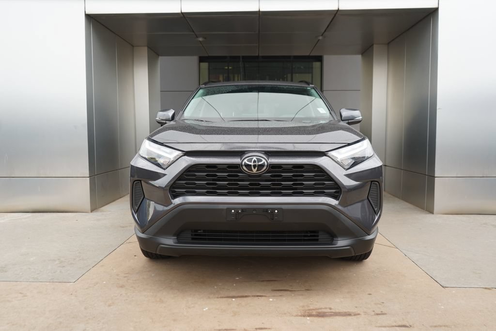 Used 2025 Toyota RAV4 XLE AWD/4WD image 4