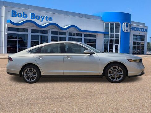 Used 2024 Honda Accord EX image 4