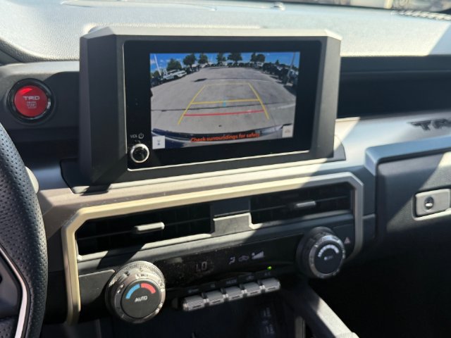 Used 2025 Toyota Tacoma TRD Sport AWD/4WD image 18