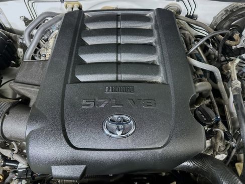 Used 2018 Toyota Tundra SR5 w/ SR5 Upgrade Package image 31