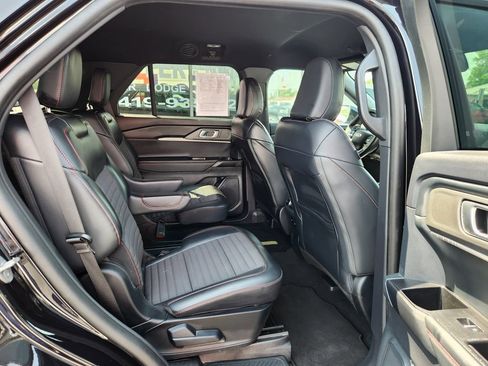 Used 2025 Ford Explorer ST-Line AWD/4WD image 12