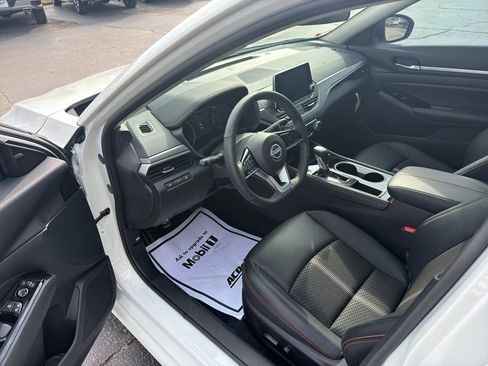 Used 2024 Nissan Altima 2.5 SR image 9