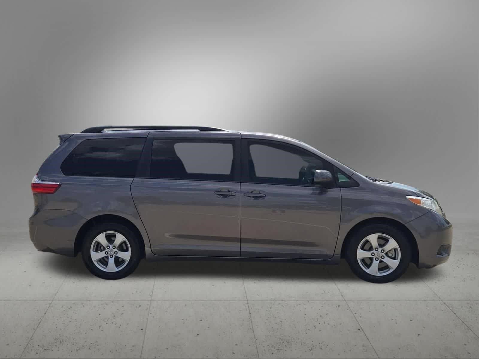 Used 2017 Toyota Sienna LE FWD image 7