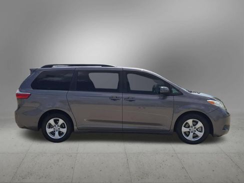 Used 2017 Toyota Sienna LE FWD image 7