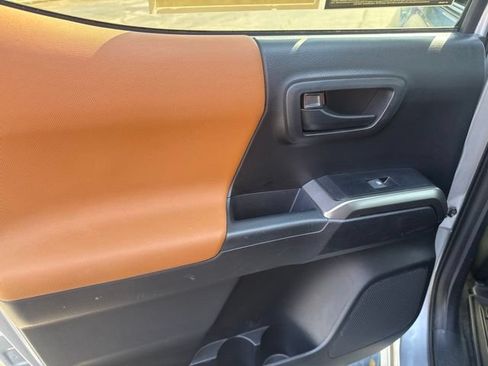 Used 2019 Toyota Tacoma SR5 RWD image 23