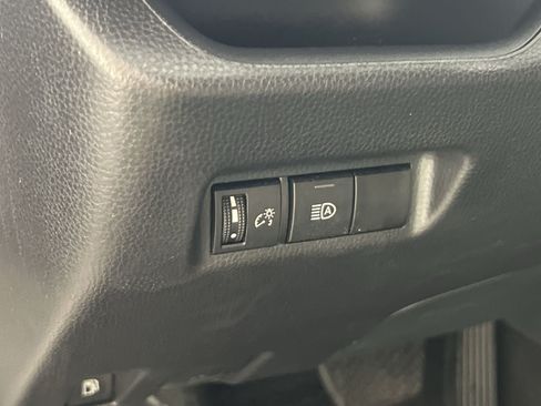 Used 2025 Toyota RAV4 XLE AWD/4WD image 31