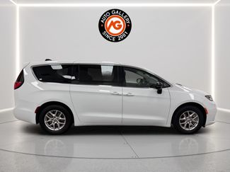 Used 2024 Chrysler Pacifica Touring-L FWD video 2