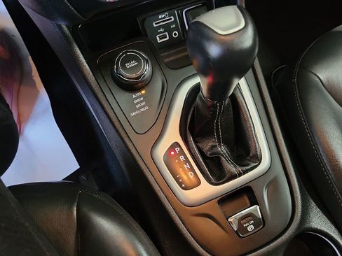 Used 2018 Jeep Cherokee Latitude Plus image 68