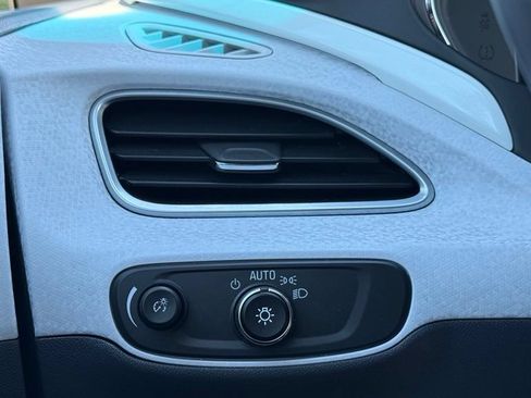Used 2020 Chevrolet Bolt Premier w/ Infotainment Package FWD image 10
