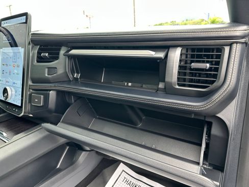 Used 2023 Ford Expedition Platinum AWD/4WD image 44