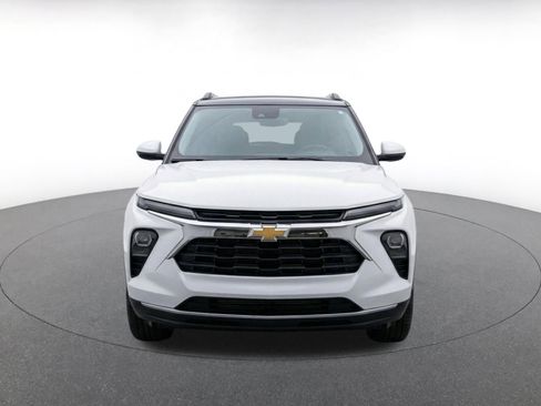 Used 2025 Chevrolet TrailBlazer LT FWD image 4