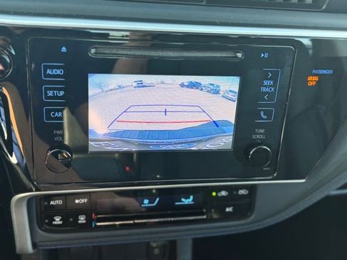 Used 2018 Toyota Corolla SE image 11