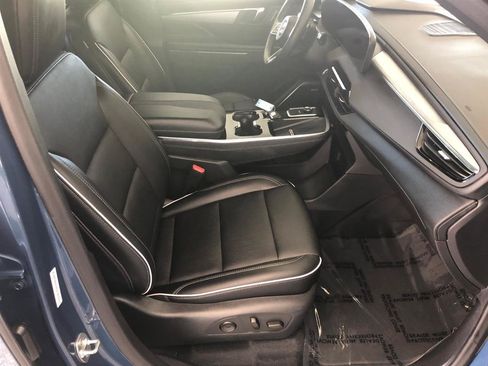 Used 2025 Buick Enclave Preferred AWD/4WD image 12