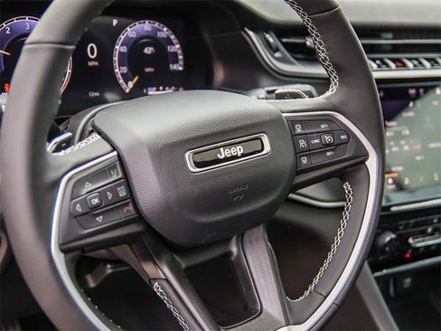 New 2025 Jeep Grand Cherokee L Altitude image 29