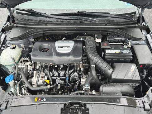 Used 2017 Hyundai Elantra Sport w/ Sport Premium Package 06 FWD image 37