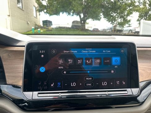 Used 2024 Volkswagen Atlas SE w/ Panoramic Sunroof Package FWD image 43