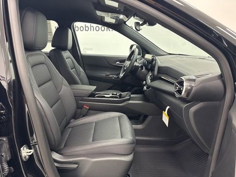 New 2026 Chevrolet Equinox LT w/ Convenience Package II image 32