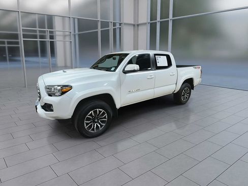 Certified 2022 Toyota Tacoma TRD Sport w/ Technology Package AWD/4WD image 4