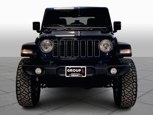 Used 2025 Jeep Wrangler Sport image 3